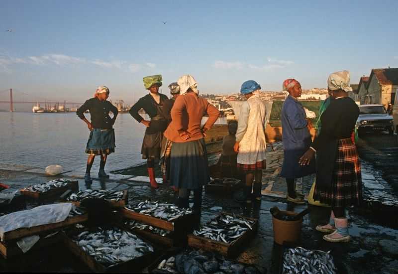Alain Le Garsmeur, ‘Lisbon Fisherwomen’, 1984, Print, Archival Pigment Print, null, 