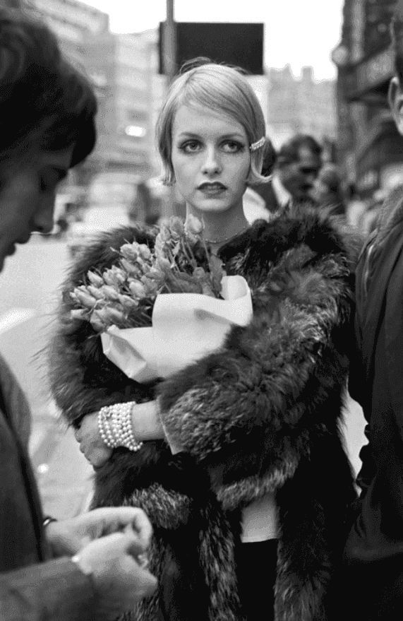 Terry O'Neill, ‘Twiggy in Knightsbridge’, 1966, Print, Silver gelatin print, null, 