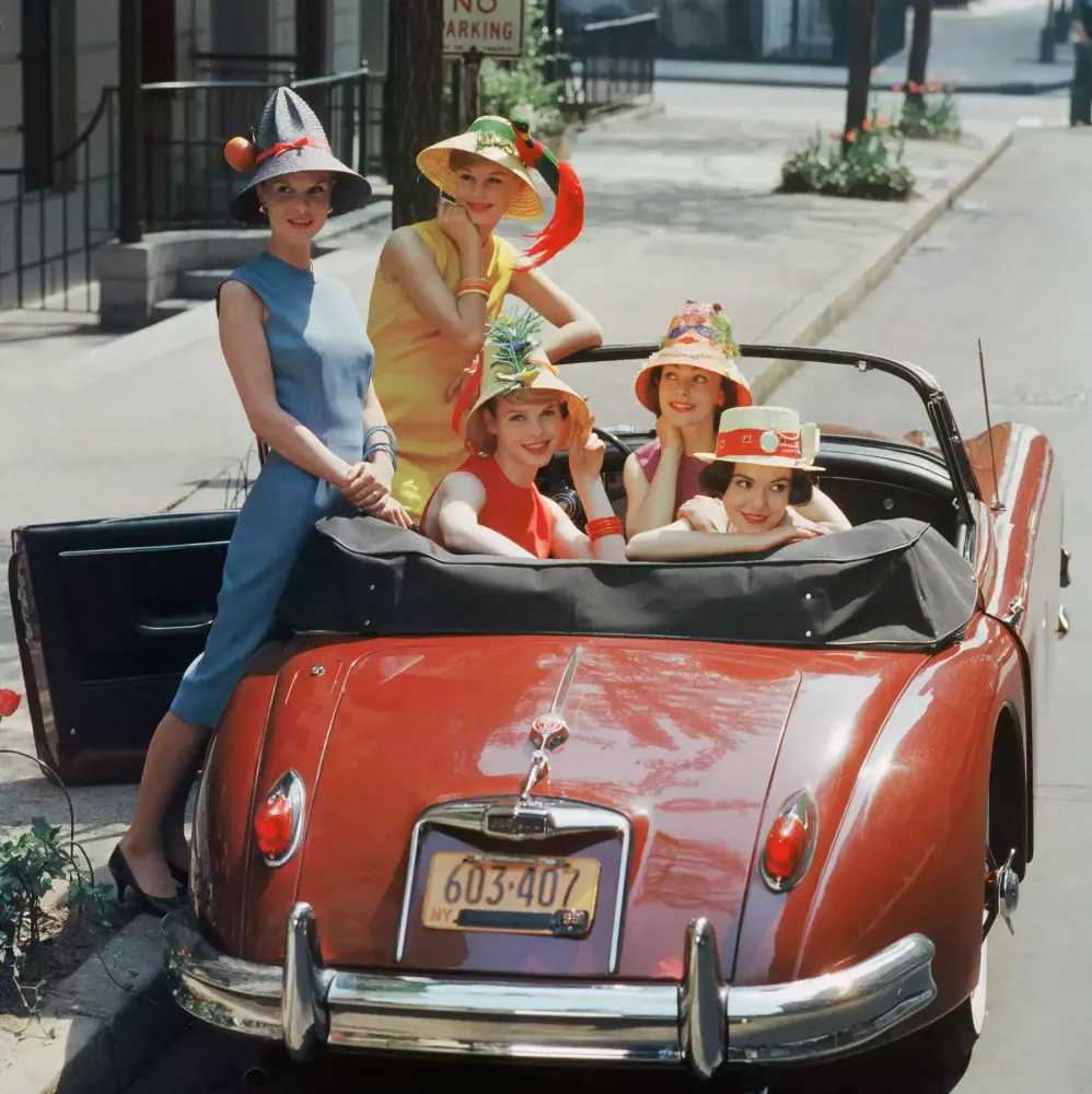Mark Shaw, ‘Red Jaguar, Beach Hat Models (Medium)’, 1959, Print, Pigment print on Hahnemϋhle photo rag paper, null, 