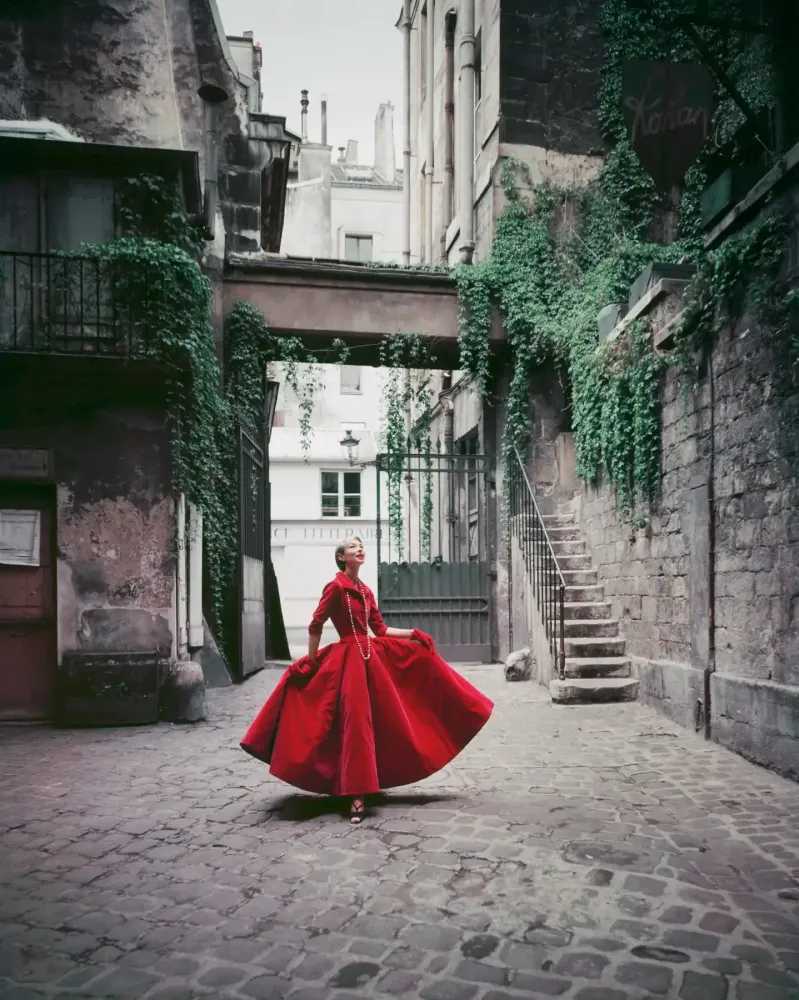 Mark Shaw, ‘Chanel Red Velvet Dinner Dress in Cour De Rohan (Medium)’, 1955, Print, Pigment print on Hahnemϋhle photo rag paper, null,