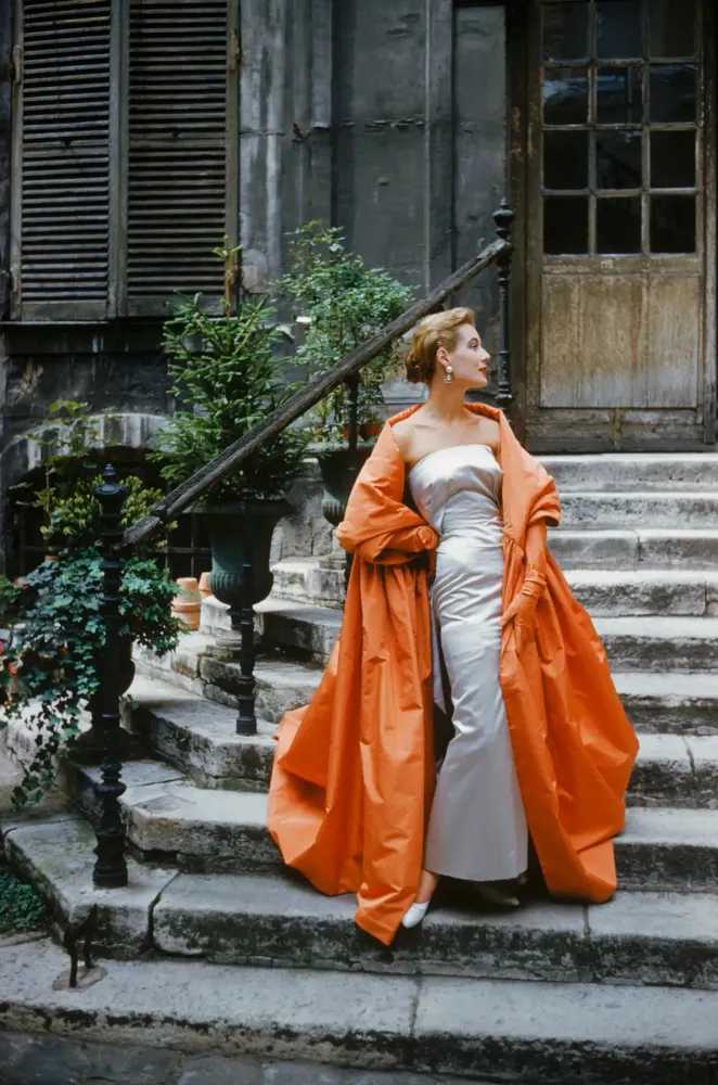 Mark Shaw, ‘Givenchy Rust Cape in Courtyard (Large)’, 1955, Print, Pigment print on Hahnemϋhle photo rag paper, null,