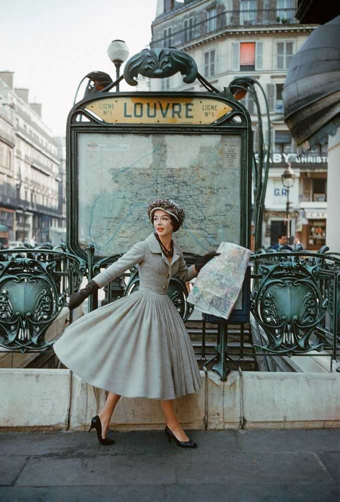 Mark Shaw, ‘Grey Dior Outside Paris Louvre Metro, 1957’, 1957, Print, Pigment print on Hahnemϋhle photo rag paper, null,