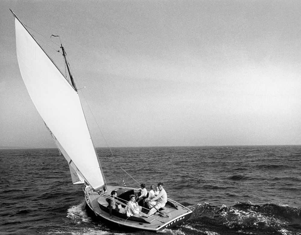Mark Shaw, ‘Kennedy, Family Sailing Nantucket Sound, Jackie Prominent,1959 #2’, 1959, Print, Pigment print on Hahnemϋhle photo rag paper, null,