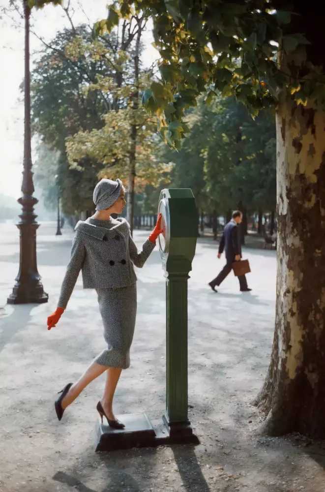 Mark Shaw, ‘Model in Pierre Cardin Suit on Scale in Tuilleries (Small)’, 1957, Print, Pigment print on Hahnemϋhle photo rag paper, null,