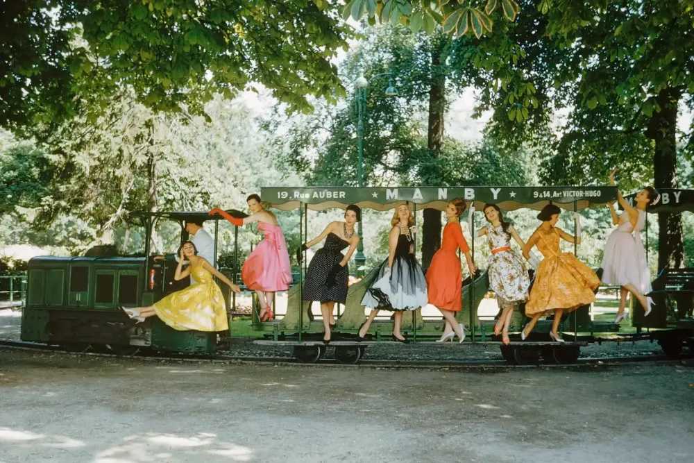 Mark Shaw, ‘Models on Train, Bois De Boulogne, Paris (Medium)’, 1957, Print, Pigment print on Hahnemϋhle photo rag paper, null,