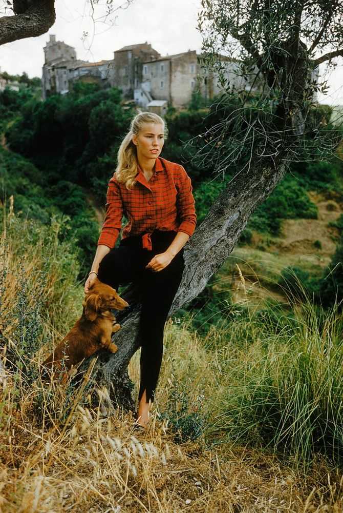 Mark Shaw, ‘San Vittorino Socialite With Dachshund’, 1957, Print, Pigment print on Hahnemϋhle photo rag paper, null,