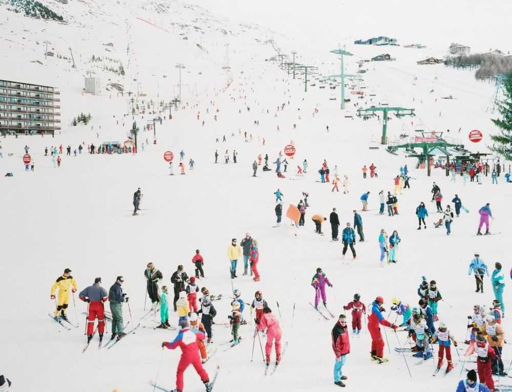 Massimo Vitali, ‘Les Menuires Grande (from A Portfolio of Landscapes with Figures)’, 2006, Print, Offset lithographs in colors on smooth wove paper, Steidl Verlag, Numbered